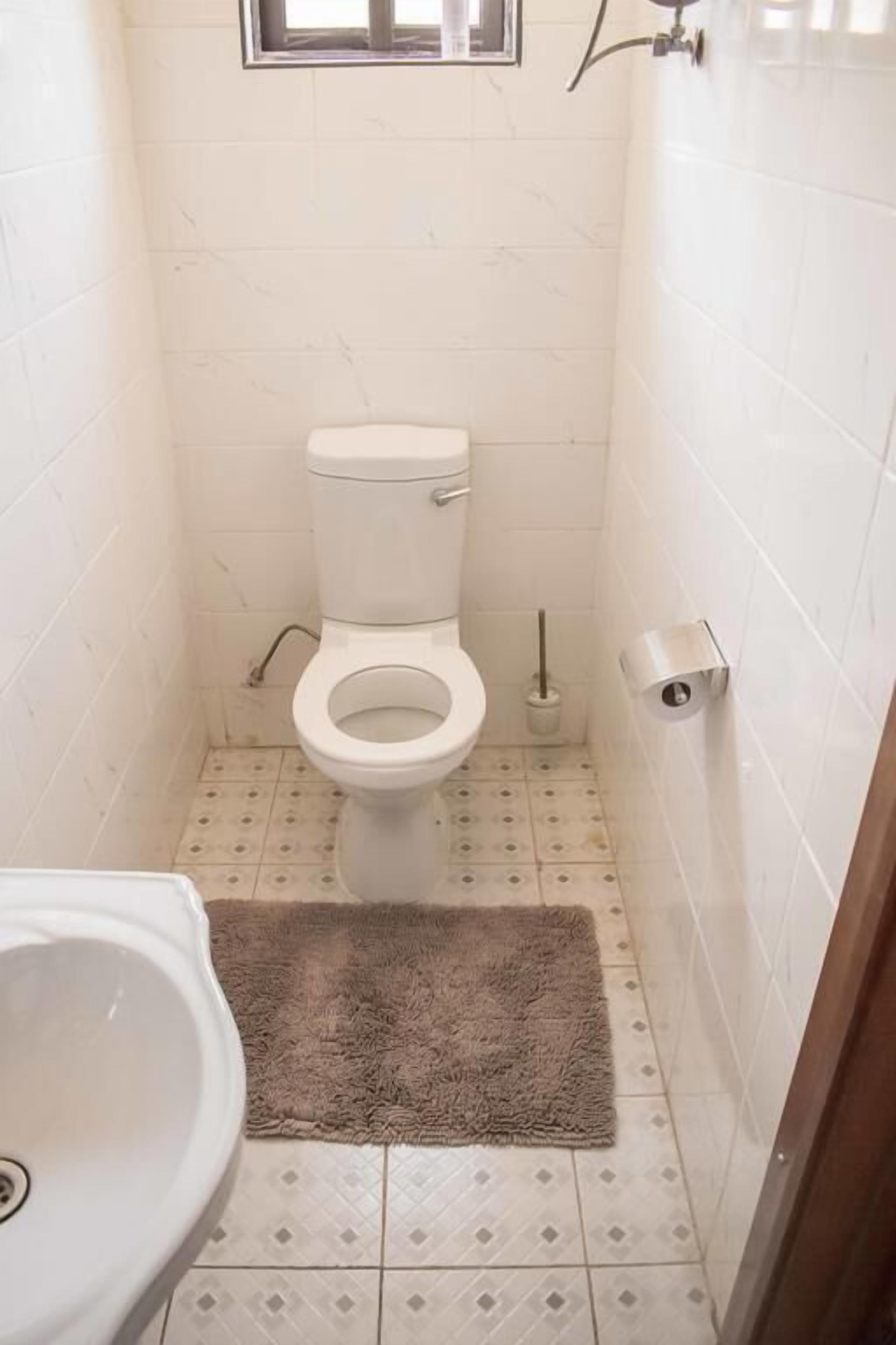 shower, free toiletries, towels, soap