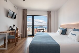 Habitación superior con 1 cama doble o 2 individuales | Escritorio y espacio para trabajar con un portátil