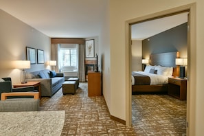 Premium bedding, pillowtop beds, individually furnished, desk - GrandStay Hotel & Suites (Sisters)