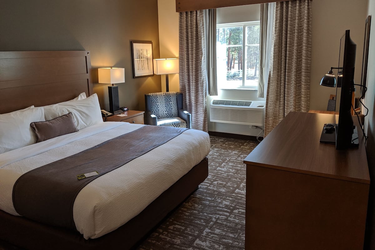 1 bedroom, premium bedding, pillow-top beds, individually furnished