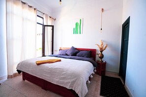 Comfort Double or Twin Room | Premium bedding, individually decorated, desk, laptop workspace - The Kozyhome (Ouarzazate)