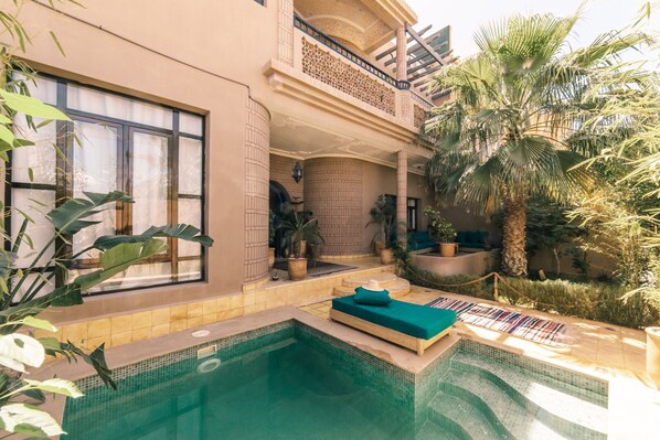 Outdoor pool, pool umbrellas, pool loungers - The Kozyhome (Ouarzazate)