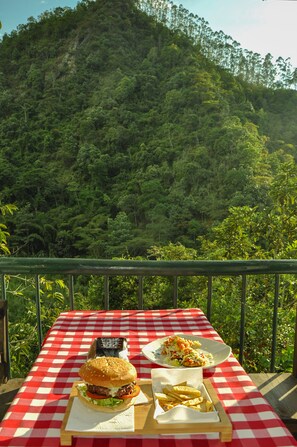 Daily local cuisine breakfast for a fee