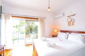 3 bedrooms, desk, iron/ironing board, WiFi