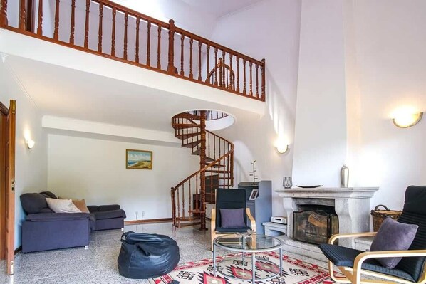 TV, fireplace, offices