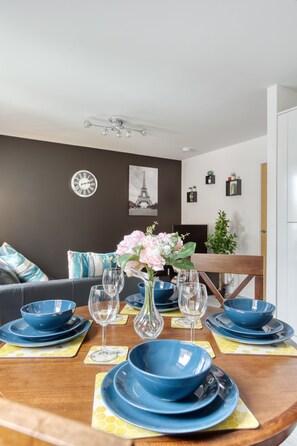 Appartement Ville, plusieurs lits | Restauration