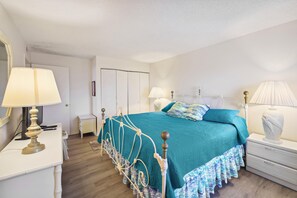 2 bedrooms - XPLORIE ACTIVITIES & LINENS INCLUDED*!  This 2BR/2BA oceanfront condo is located on the first floor, up one level from the street (Ocean City)