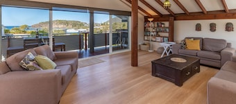 The Pole House - Pacific Palms Holidays