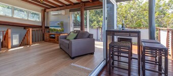 The Pole House - Pacific Palms Holidays