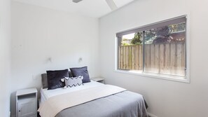 4 bedrooms, iron/ironing board, Internet - The Beach Shack - Pacific Palms Holidays (Blueys Beach)