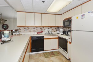 Microwave, dishwasher, coffee/tea maker, toaster