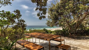 Outdoor dining - Barefoot on Blueys - Blueys Beach (Blueys Beach)