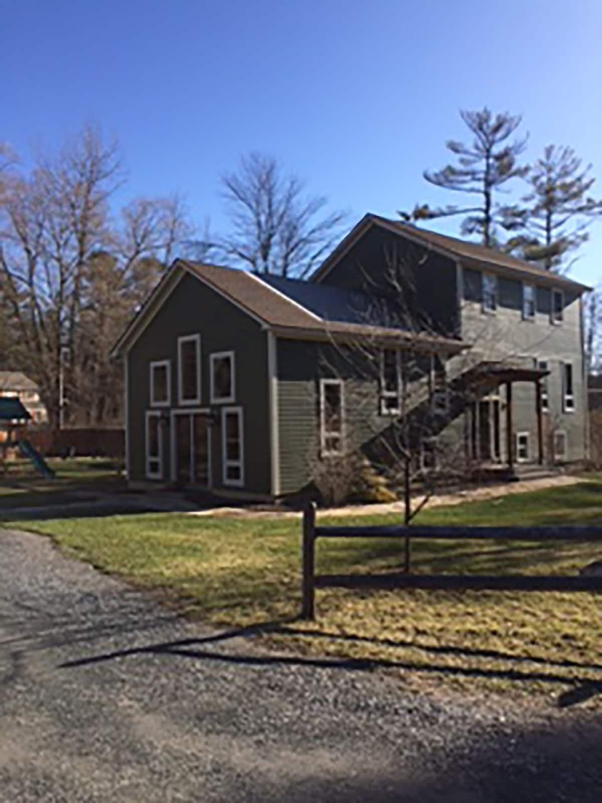 Impeccable House Minutes from Downtown Great Barrington