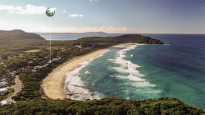 On the beach - 124 Boomerang Drive - Pacific Palms Holidays (Boomerang Beach)