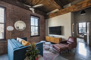 Apartment, 2 Bedrooms, Non Smoking | Living room | 65-inch LED TV with cable channels, TV, Netflix