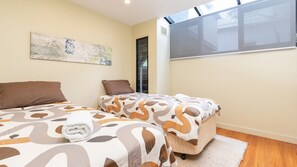 2 bedrooms, iron/ironing board, internet, bed sheets