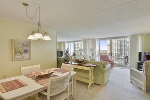 TV, DVD player - LINENS &  DAILY ACTIVITIES INCLUDED*! THE QUAY - 2BR/2BA with ocean views! (Ocean City)