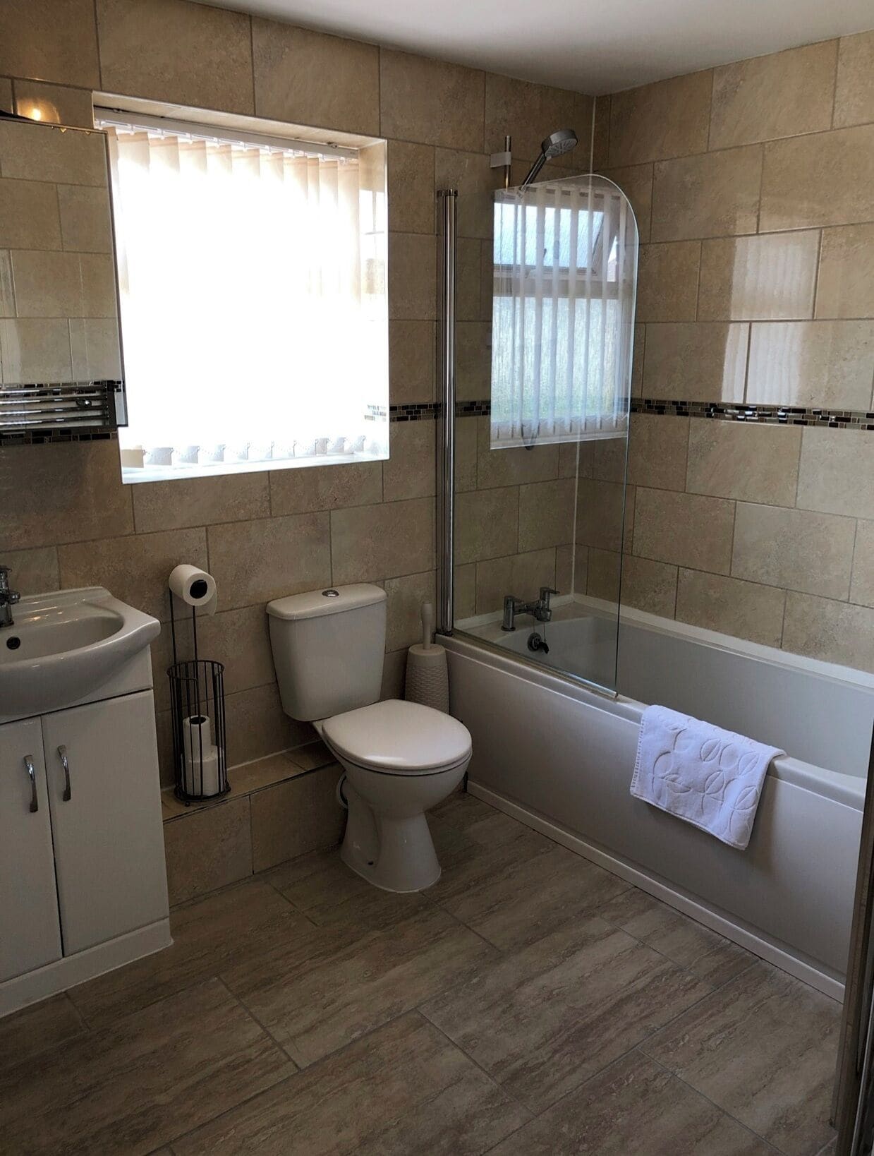 Combined shower/bathtub, hair dryer, towels, soap