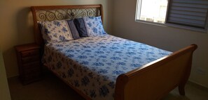 2 bedrooms, iron/ironing board, free WiFi, bed sheets - Apartment 250 meters from the beach. (Vila Julia)