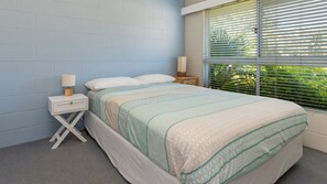 2 Schlafzimmer, Bügeleisen/Bügelbrett