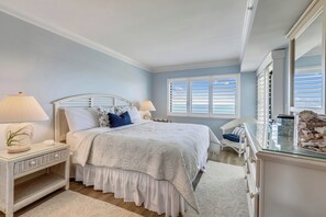 2 bedrooms, WiFi - DAILY ACTIVITIES & LINENS INCLUDED*! Direct oceanfront 2BR/2BA with enclosed den (used as 3rd bedroom). (Ocean City)