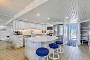 Microwave, dishwasher, coffee/tea maker, toaster - DAILY ACTIVITIES & LINENS INCLUDED*! Direct oceanfront 2BR/2BA with enclosed den (used as 3rd bedroom). (Ocean City)