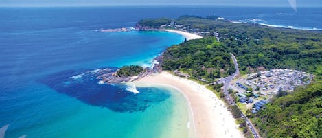 Una playa cerca