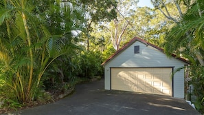Property grounds - Allawah - Fantastic family friendly house at Smith's Lake (Smiths Lake)