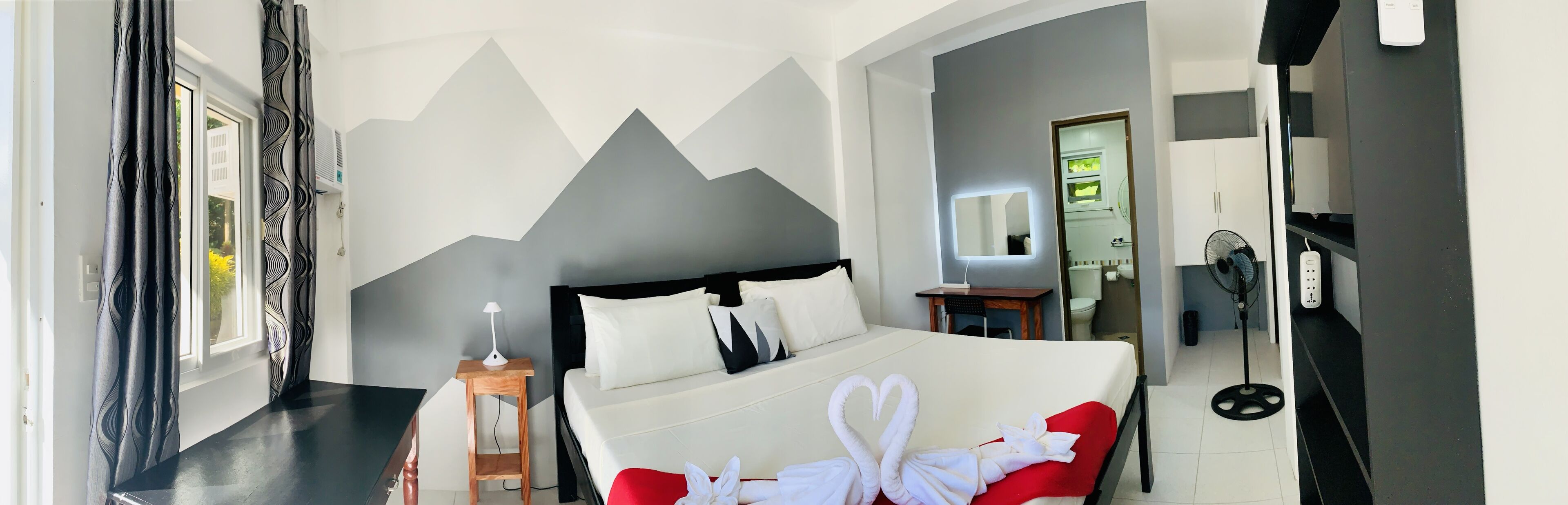 Executive Room, Ocean View | Desk, blackout drapes, soundproofing