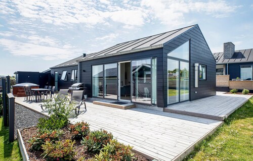 Amazing home in Sæby with sauna