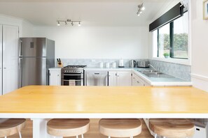 Ferienhaus | Eigene Küche | Großer Kühlschrank, Mikrowelle, Ofen, Herdplatte