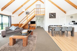 House | Living area | Flat-screen TV, fireplace, DVD player, iPod dock - Ferny Lane House (Norfolk Island)