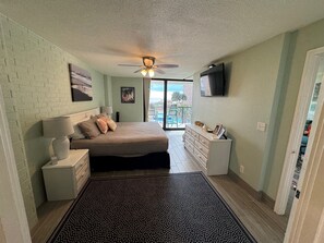 2 bedrooms, iron/ironing board, travel cot, free WiFi