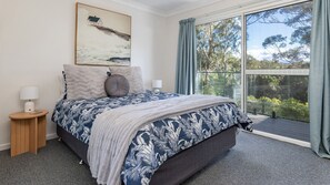 3 bedrooms, desk, iron/ironing board, WiFi - Bangalow - Pacific Palms Holidays (Elizabeth Beach)