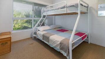 2 bedrooms, iron/ironing board, Internet