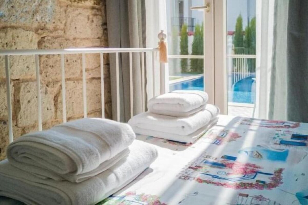 Premium bedding, minibar, soundproofing, iron/ironing board (on request)