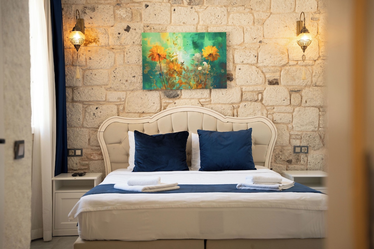 Standard Double Room (Canarino) | Premium bedding, minibar, soundproofing, iron/ironing board (on request)
