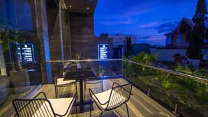 Front of property - evening/night - Boston Hotel (Dien Hong)