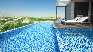 Indoor pool - Boston Hotel (Dien Hong)