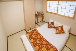 Apartment on 3F, 3 Bedrooms | 3 bedrooms, free WiFi, bed sheets - Yado miyabi (Osaka)