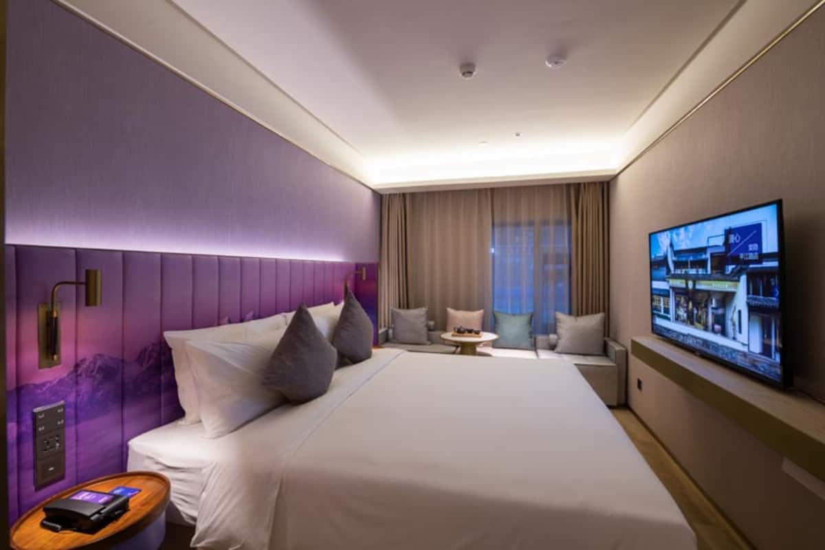 Desk, blackout drapes, rollaway beds, free WiFi