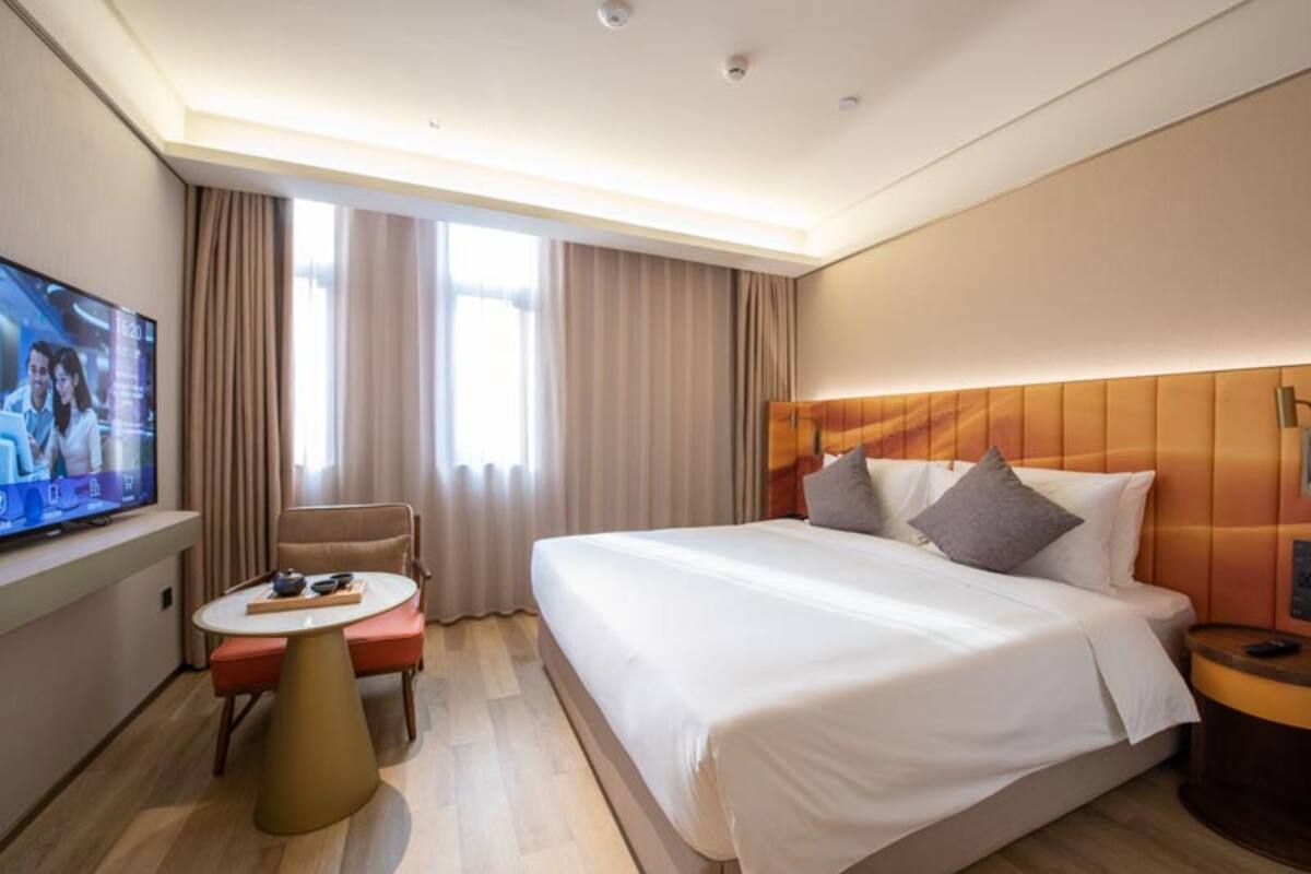 Deluxe-Doppelzimmer | Schreibtisch, Verdunkelungsvorhänge, Zustellbetten, kostenloses WLAN