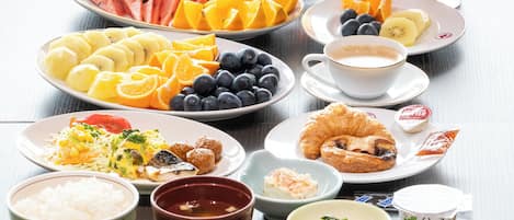 Daily buffet breakfast (JPY 1000 per person)