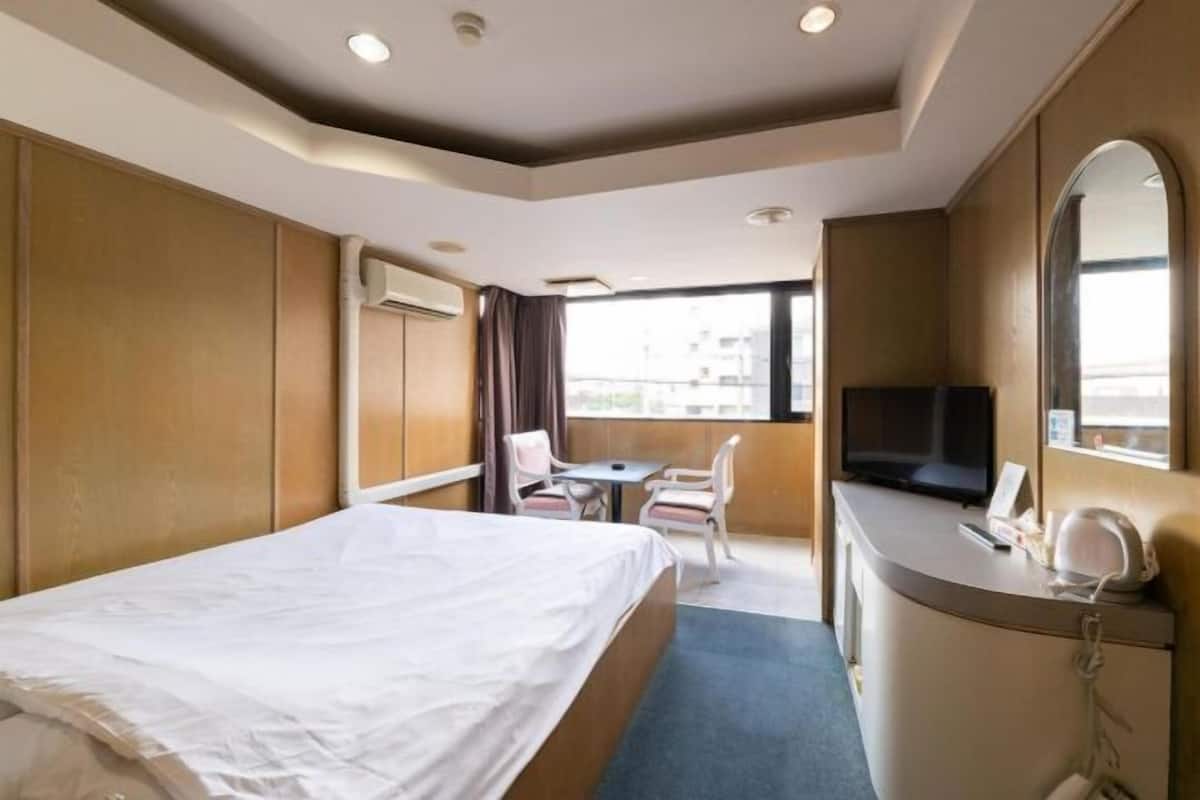 Desk, blackout curtains, free WiFi, bed sheets