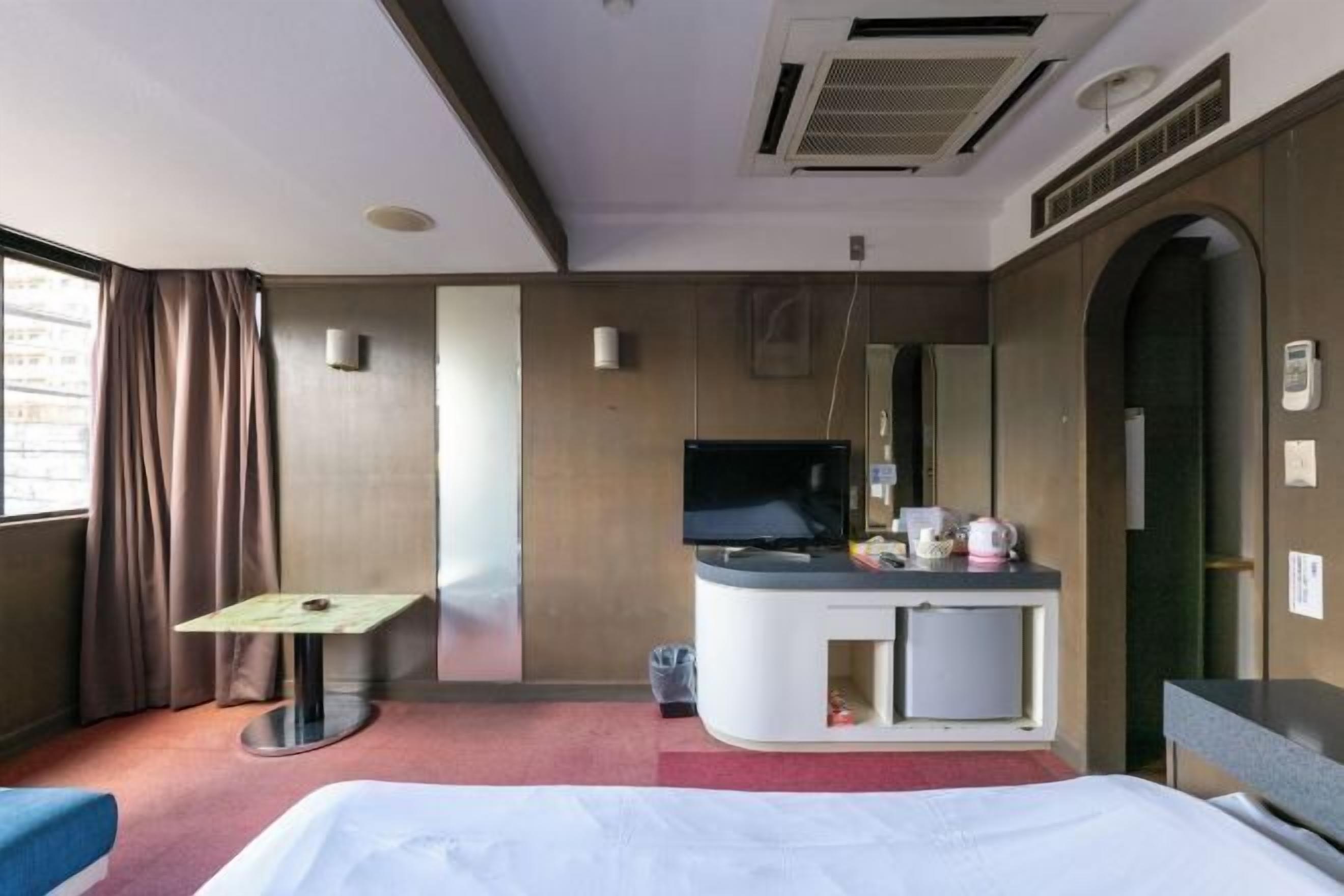 Desk, blackout curtains, free WiFi, bed sheets