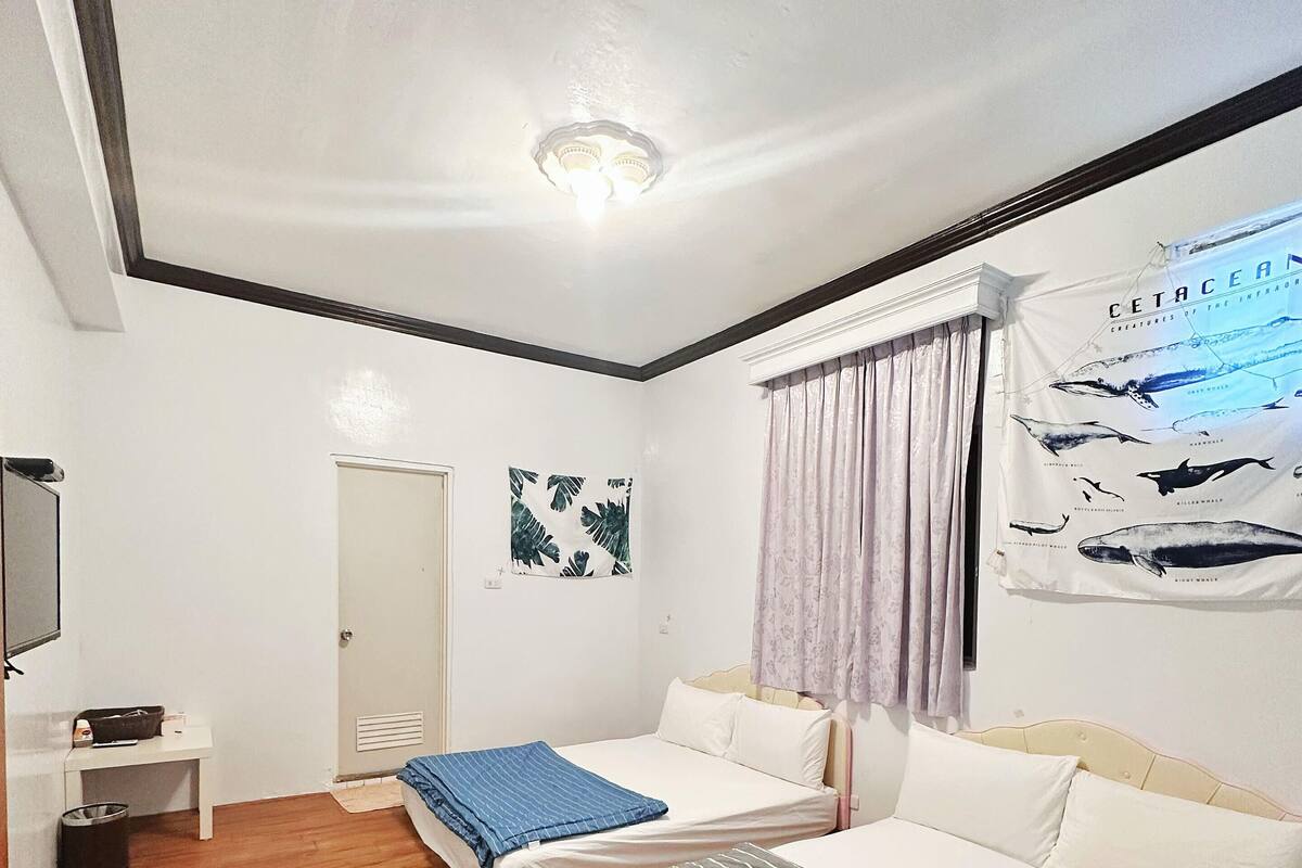 Traditional Quadruple Room | Soundproofing, free WiFi, bed sheets