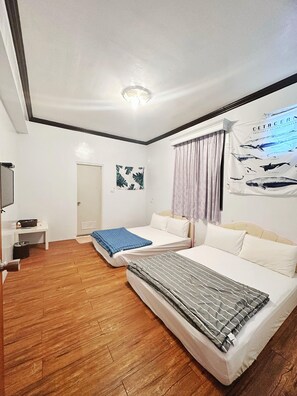 Traditional Quadruple Room | Soundproofing, free WiFi, bed sheets