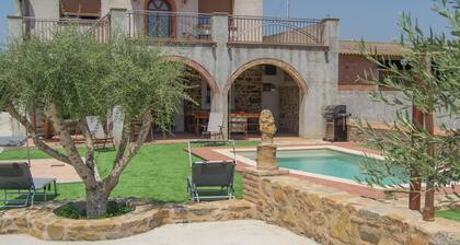 RURAL HOUSE WITH POOL IN GUALTA (BAIX EMPORDÀ, GIRONA)