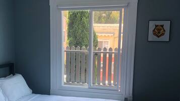 2 bedrooms, in-room safe, desk, iron/ironing board