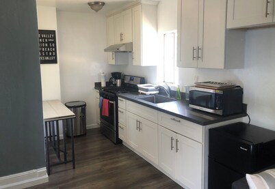 Charming 2 Bedroom Apartment